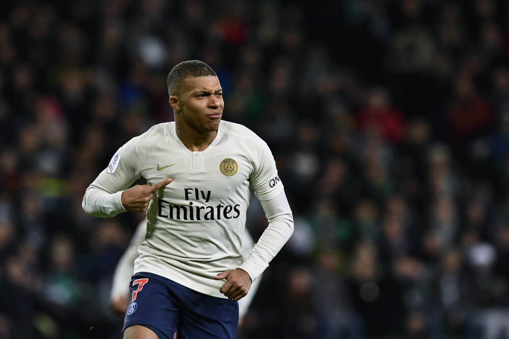 日本一客机因故障紧急着陆 尚未确认人员伤亡